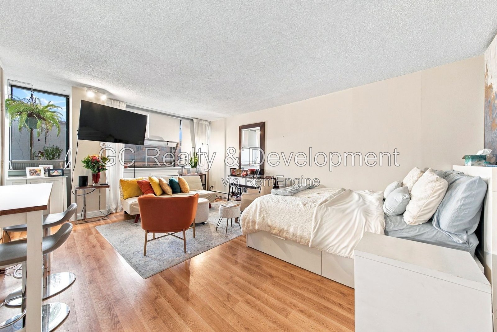 *** COMING SOON 10/15/2026 / RECENTLY UPDATED STUDIO / PARKING AVAILABLE / ON-SITE LAUNDRY / PAY ELECTRIC ONLY *** property image