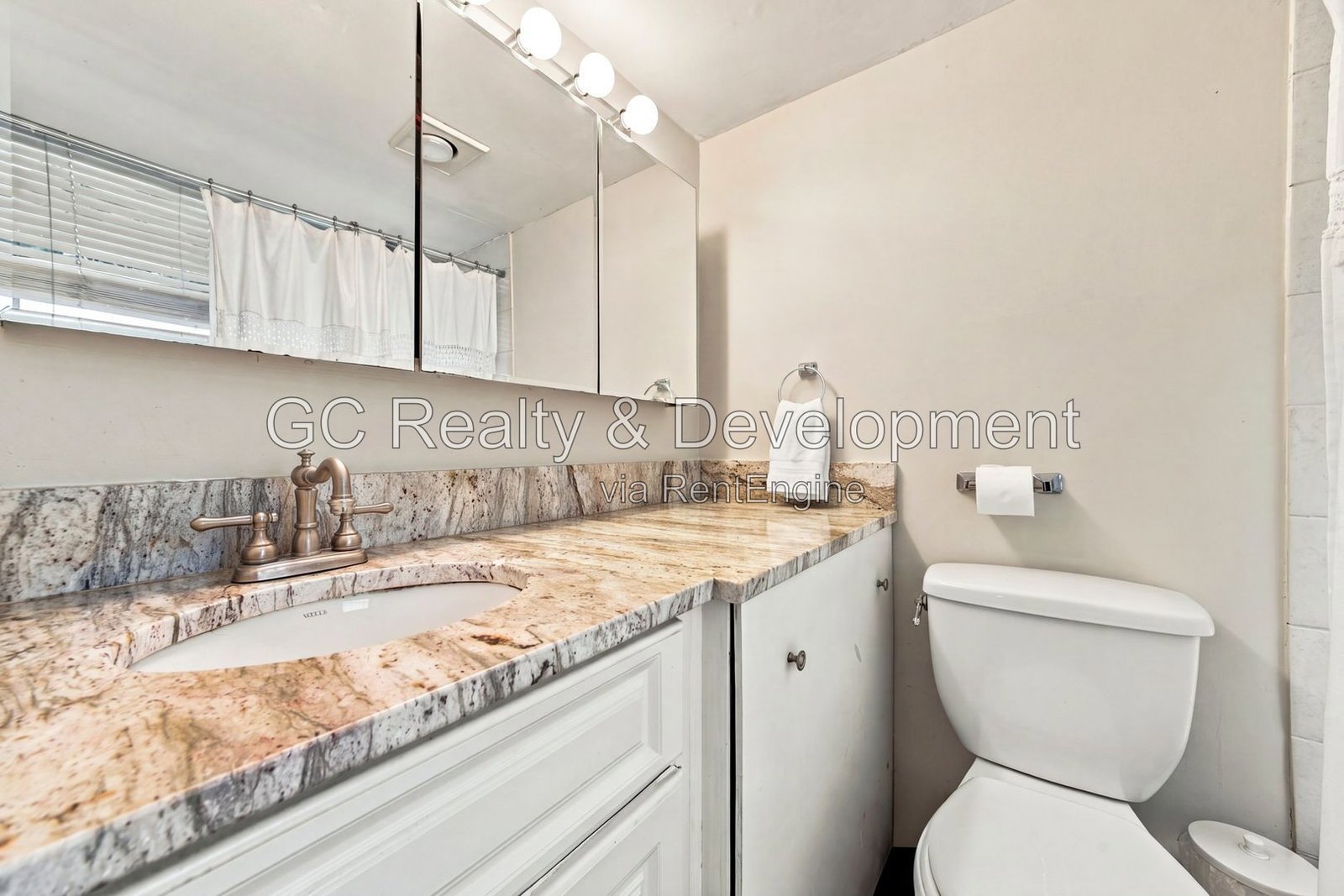 *** COMING SOON 10/15/2026 / RECENTLY UPDATED STUDIO / PARKING AVAILABLE / ON-SITE LAUNDRY / PAY ELECTRIC ONLY *** property image