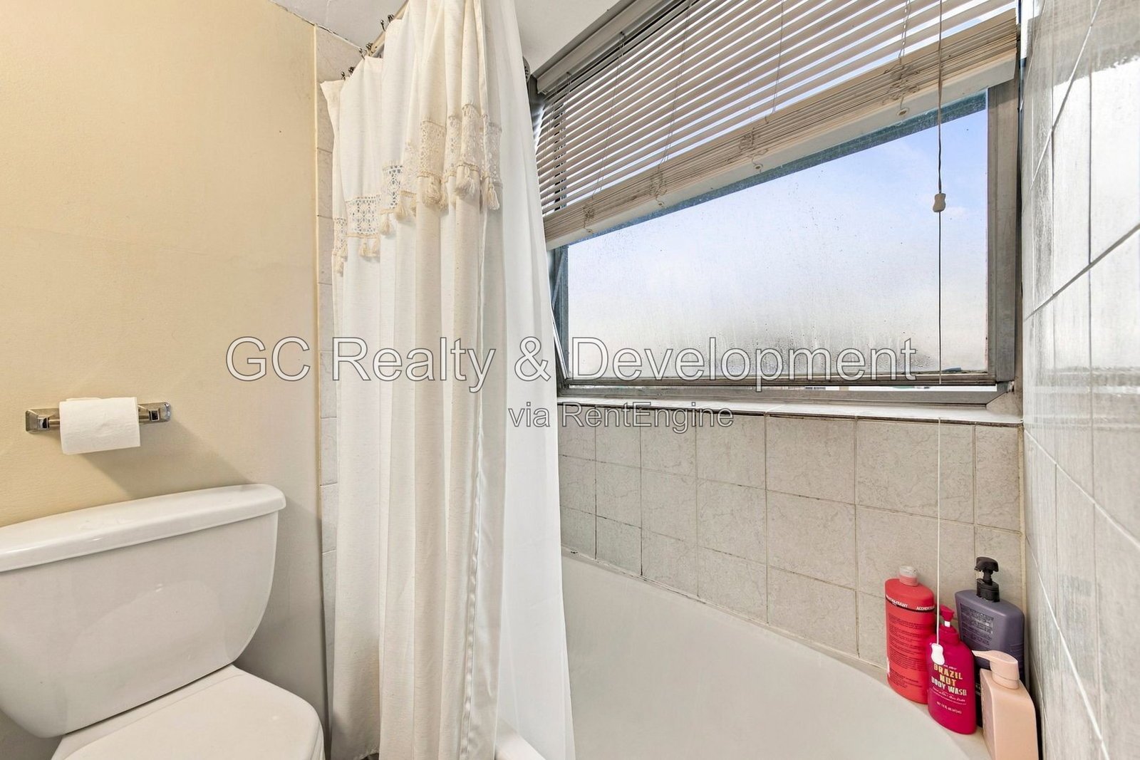 *** COMING SOON 10/15/2026 / RECENTLY UPDATED STUDIO / PARKING AVAILABLE / ON-SITE LAUNDRY / PAY ELECTRIC ONLY *** property image