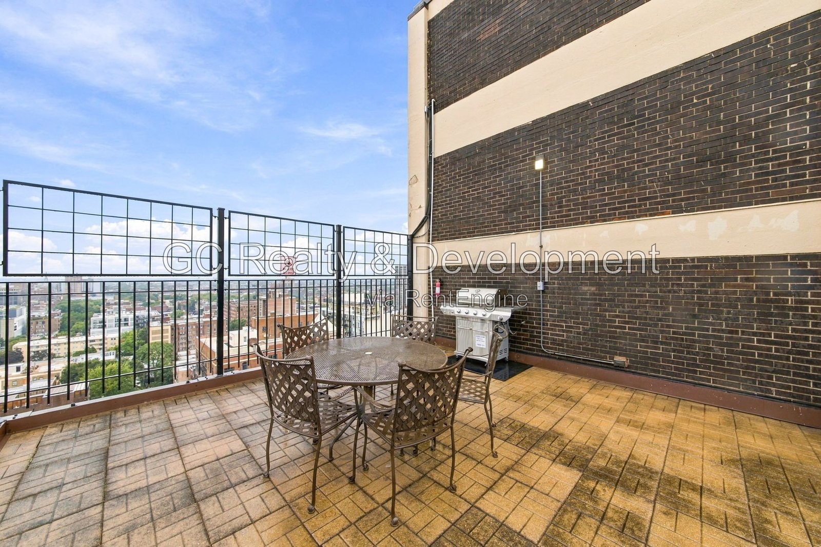 *** COMING SOON 10/15/2026 / RECENTLY UPDATED STUDIO / PARKING AVAILABLE / ON-SITE LAUNDRY / PAY ELECTRIC ONLY *** property image