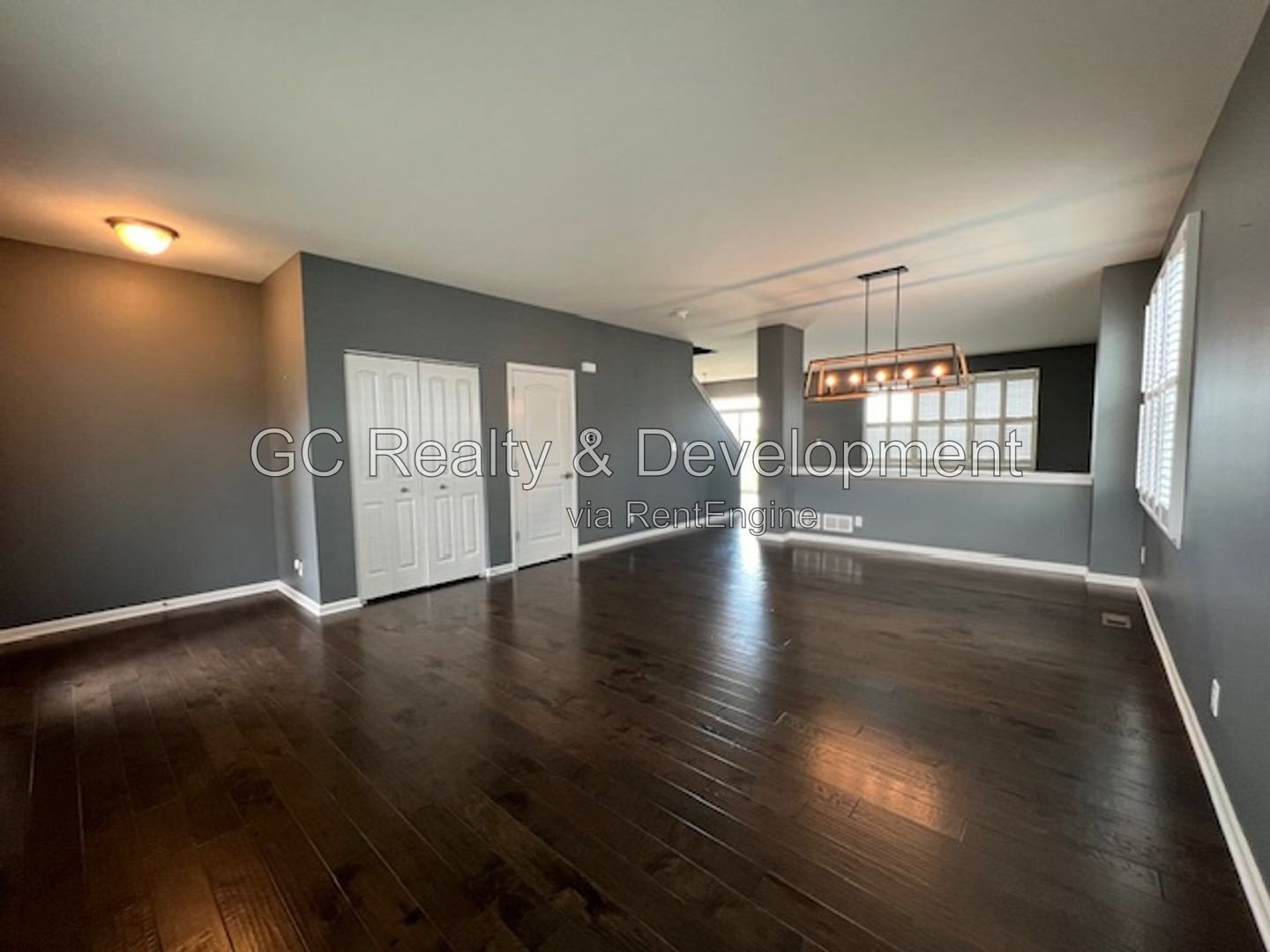 *** SOUTH ELGIN 4 BDRM -3.5 BTH / ST CHARLES SCHOOL DIST. / 3 CAR ATTACHED GARAGE *** property image