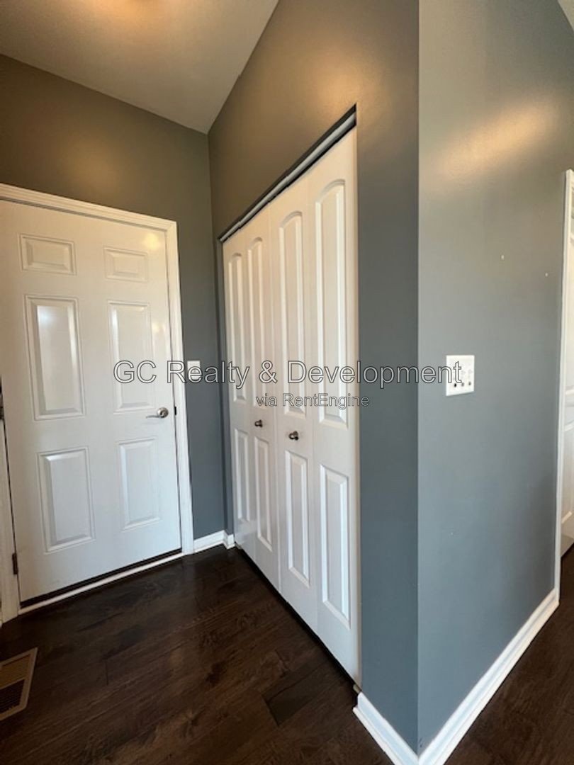 *** SOUTH ELGIN 4 BDRM -3.5 BTH / ST CHARLES SCHOOL DIST. / 3 CAR ATTACHED GARAGE *** property image