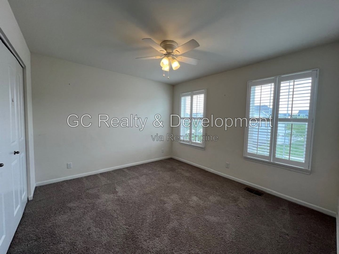 *** SOUTH ELGIN 4 BDRM -3.5 BTH / ST CHARLES SCHOOL DIST. / 3 CAR ATTACHED GARAGE *** property image