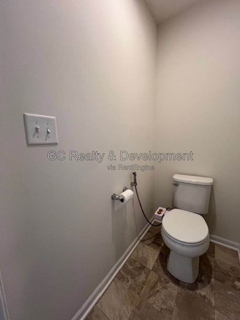 *** SOUTH ELGIN 4 BDRM -3.5 BTH / ST CHARLES SCHOOL DIST. / 3 CAR ATTACHED GARAGE *** property image