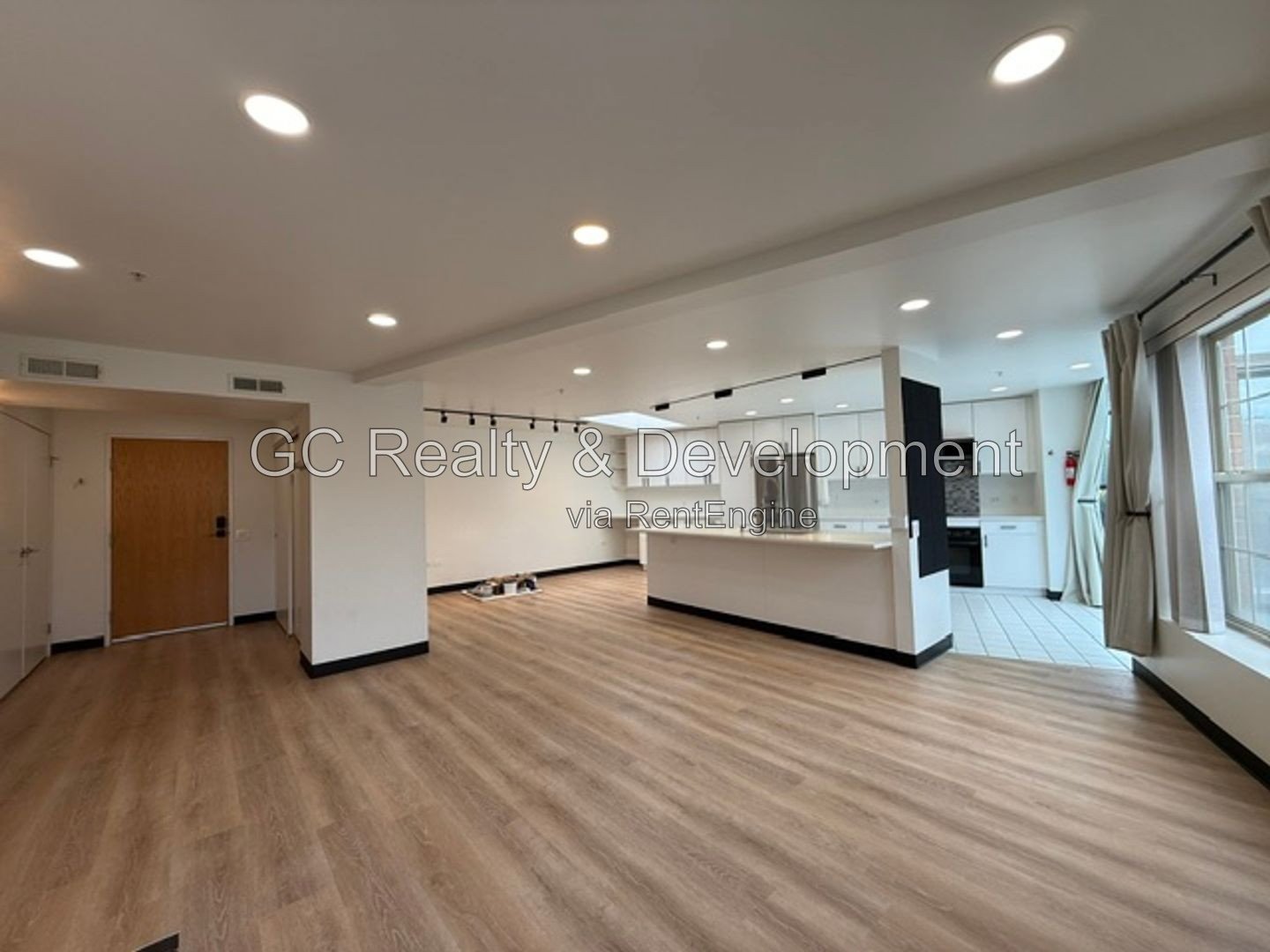*** RECENTLY UPDATED 2BR - 2BA / CENTRAL AIR / IN-UNIT LAUNDRY / GARAGE / SUNROOM / POOL ACCESS *** property image
