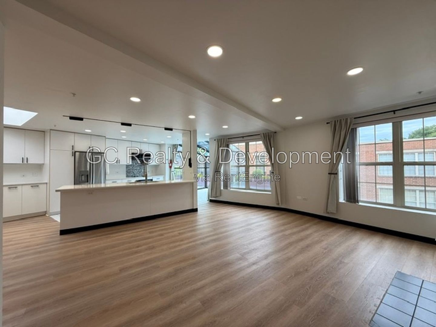 *** RECENTLY UPDATED 2BR - 2BA / CENTRAL AIR / IN-UNIT LAUNDRY / GARAGE / SUNROOM / POOL ACCESS *** property image