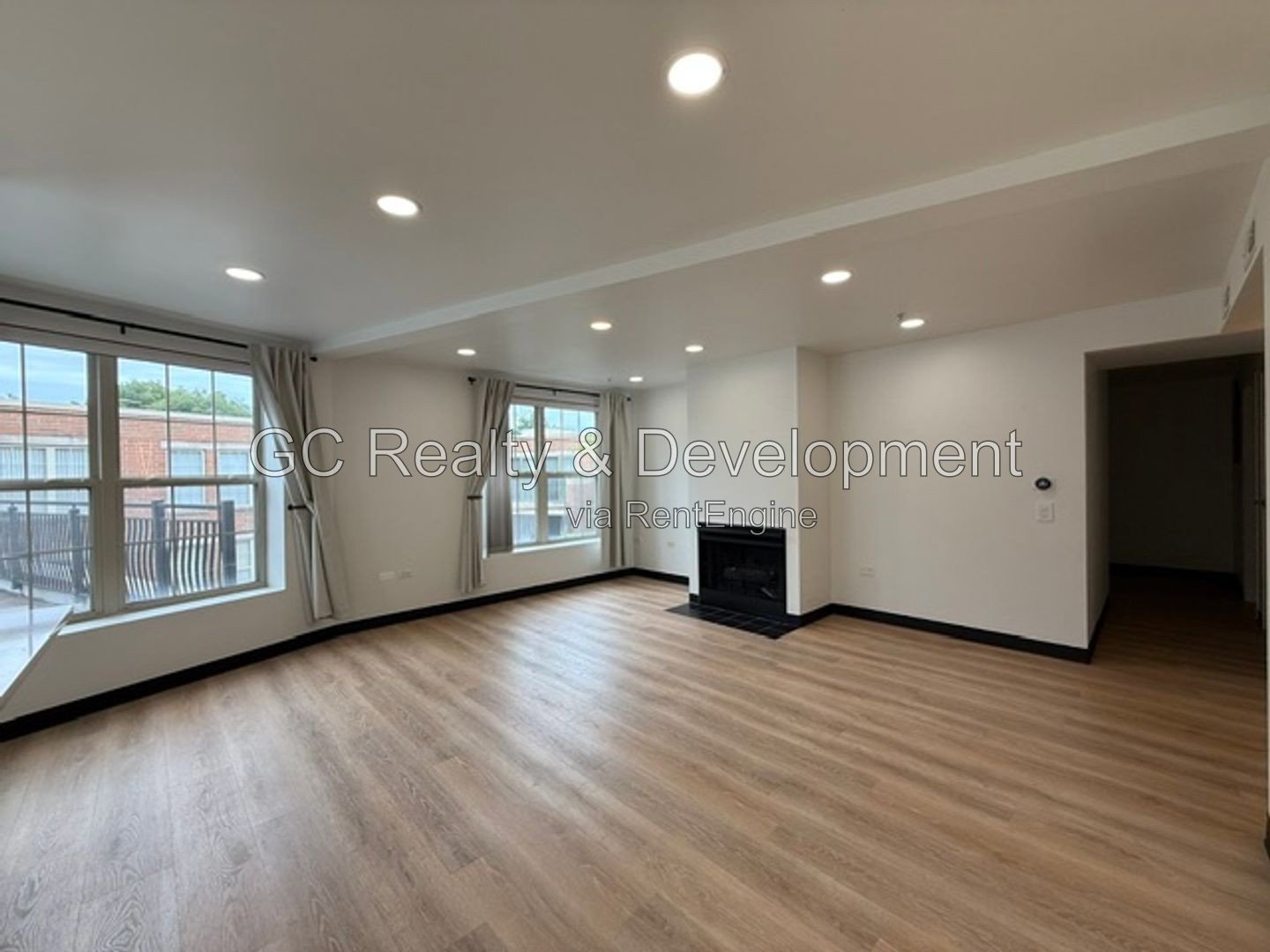 *** RECENTLY UPDATED 2BR - 2BA / CENTRAL AIR / IN-UNIT LAUNDRY / GARAGE / SUNROOM / POOL ACCESS *** property image