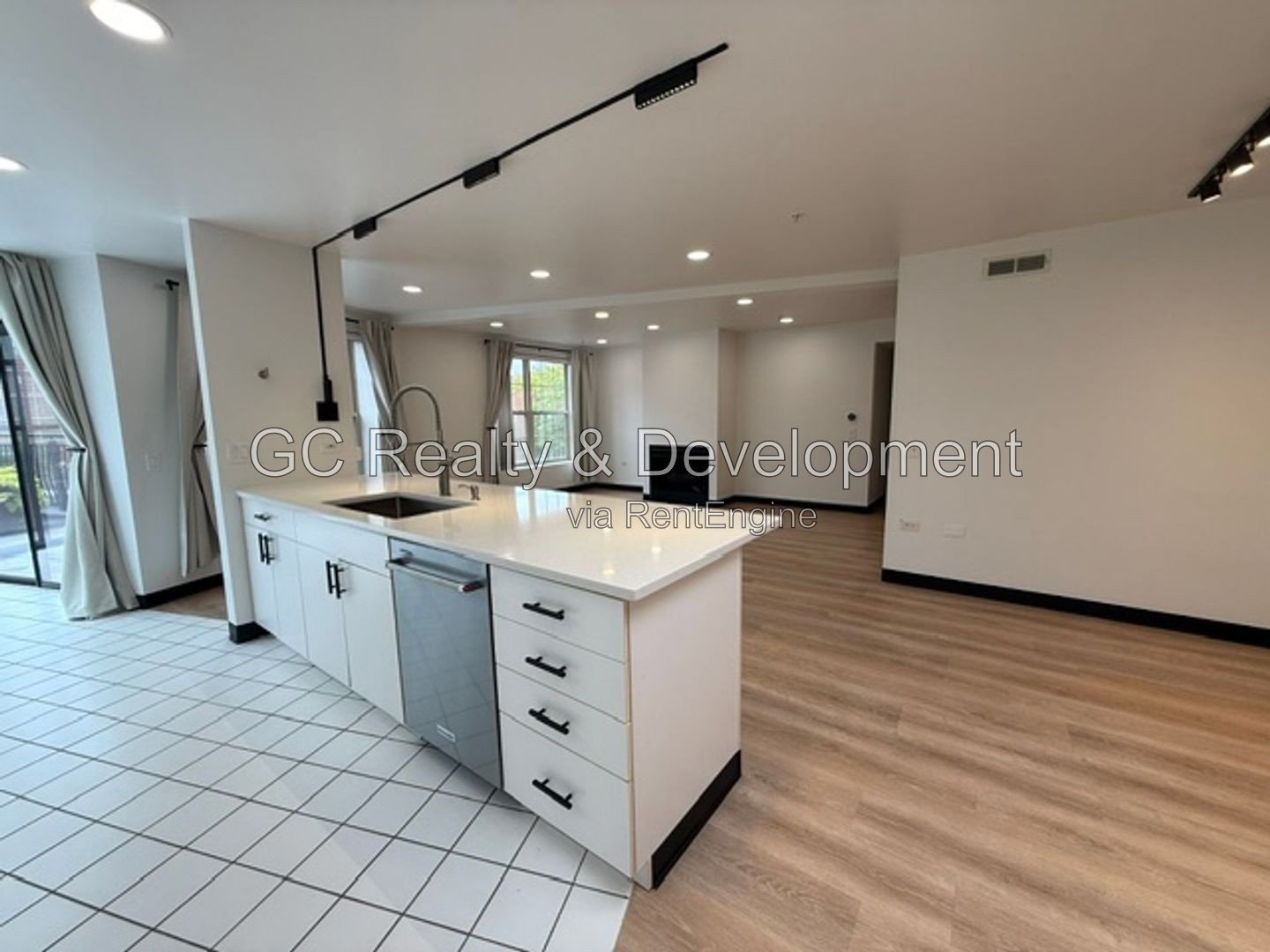 *** RECENTLY UPDATED 2BR - 2BA / CENTRAL AIR / IN-UNIT LAUNDRY / GARAGE / SUNROOM / POOL ACCESS *** property image
