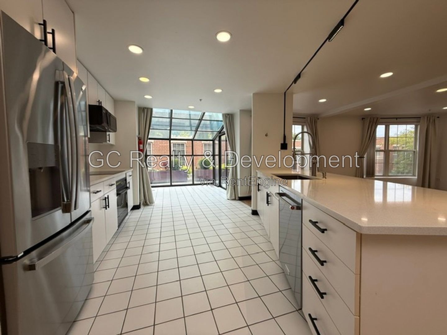 *** RECENTLY UPDATED 2BR - 2BA / CENTRAL AIR / IN-UNIT LAUNDRY / GARAGE / SUNROOM / POOL ACCESS *** property image