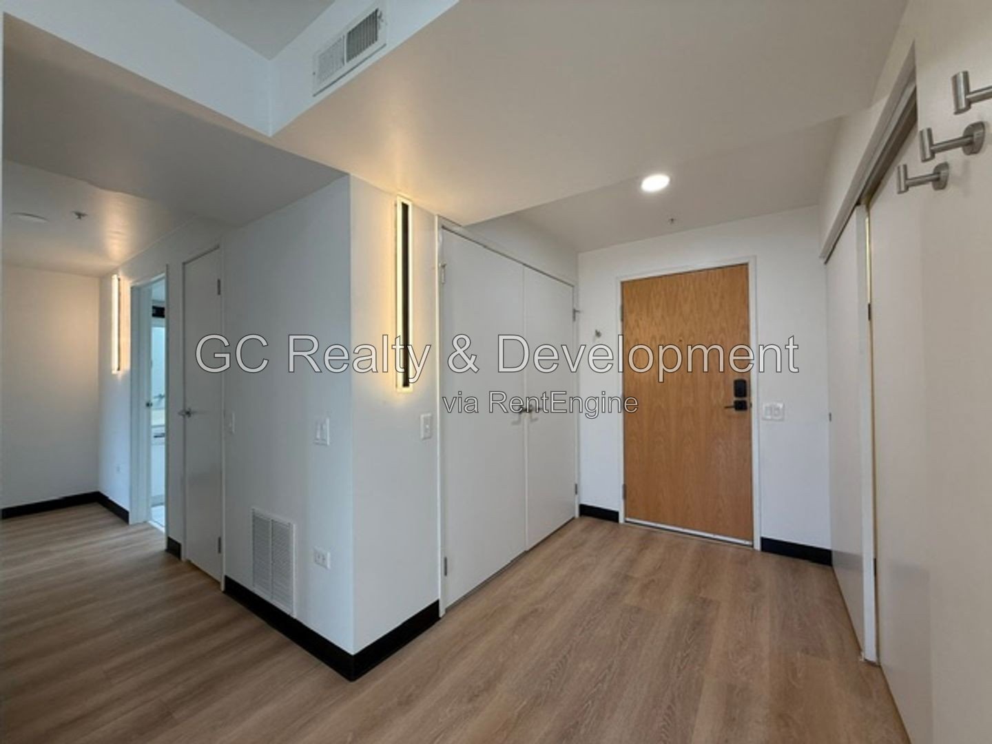 *** RECENTLY UPDATED 2BR - 2BA / CENTRAL AIR / IN-UNIT LAUNDRY / GARAGE / SUNROOM / POOL ACCESS *** property image