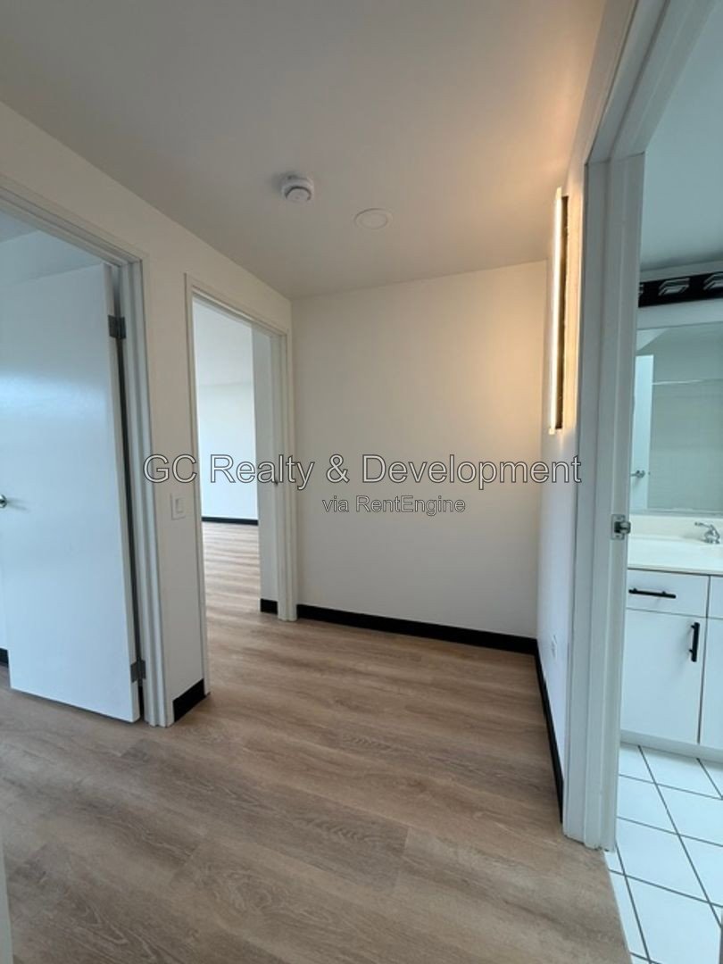 *** RECENTLY UPDATED 2BR - 2BA / CENTRAL AIR / IN-UNIT LAUNDRY / GARAGE / SUNROOM / POOL ACCESS *** property image