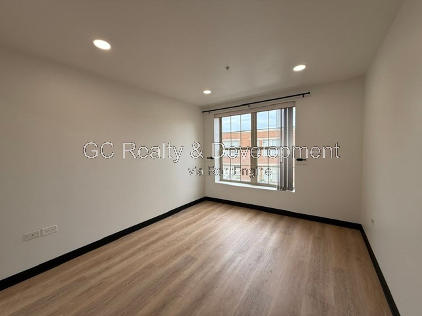 *** RECENTLY UPDATED 2BR - 2BA / CENTRAL AIR / IN-UNIT LAUNDRY / GARAGE / SUNROOM / POOL ACCESS *** property image