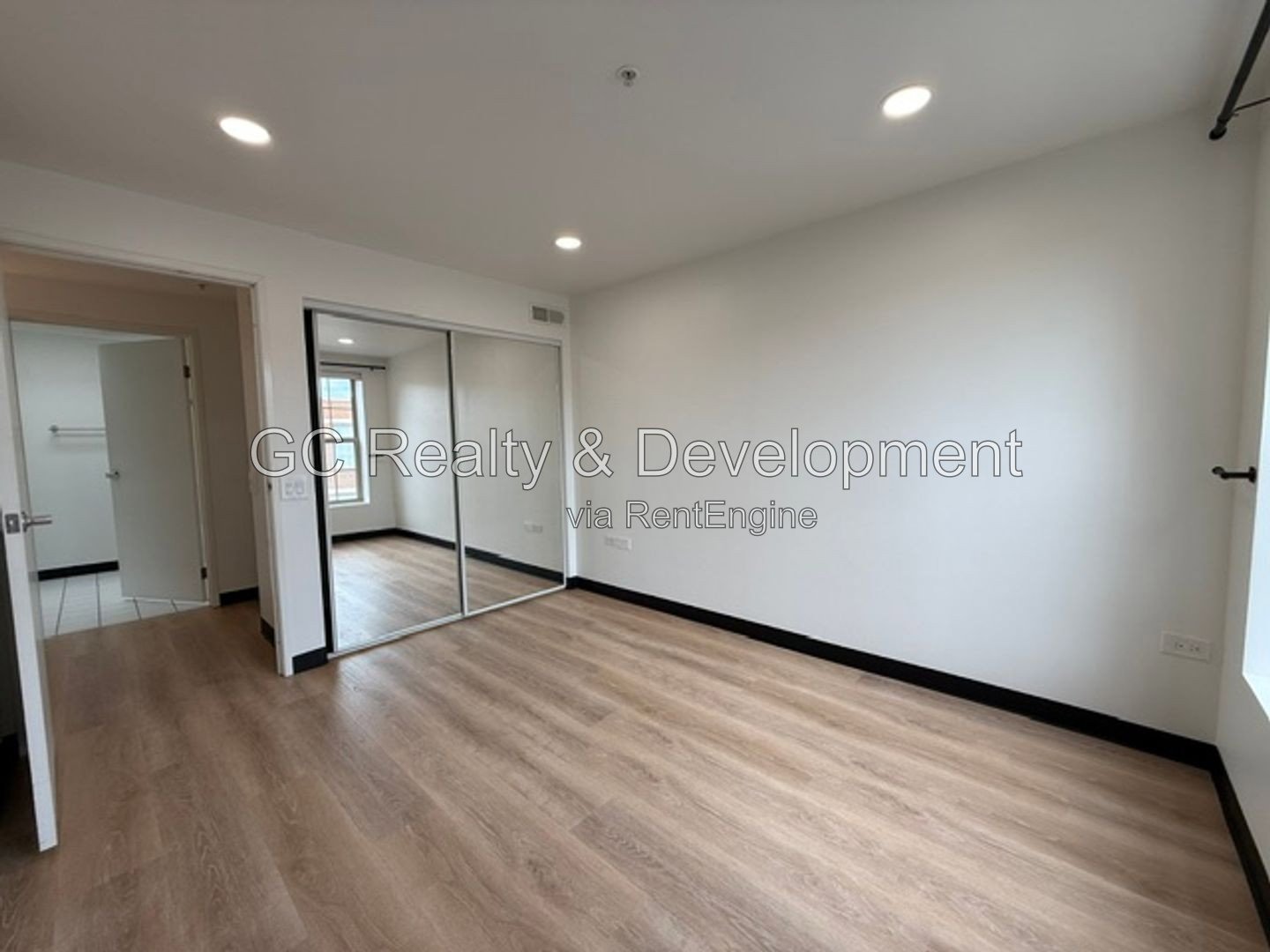 *** RECENTLY UPDATED 2BR - 2BA / CENTRAL AIR / IN-UNIT LAUNDRY / GARAGE / SUNROOM / POOL ACCESS *** property image