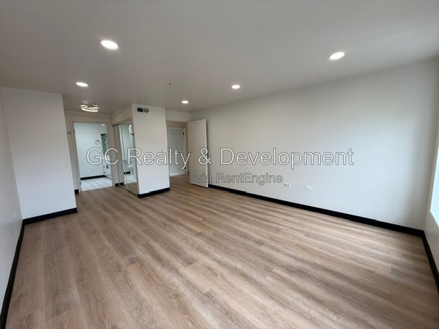 *** RECENTLY UPDATED 2BR - 2BA / CENTRAL AIR / IN-UNIT LAUNDRY / GARAGE / SUNROOM / POOL ACCESS *** property image