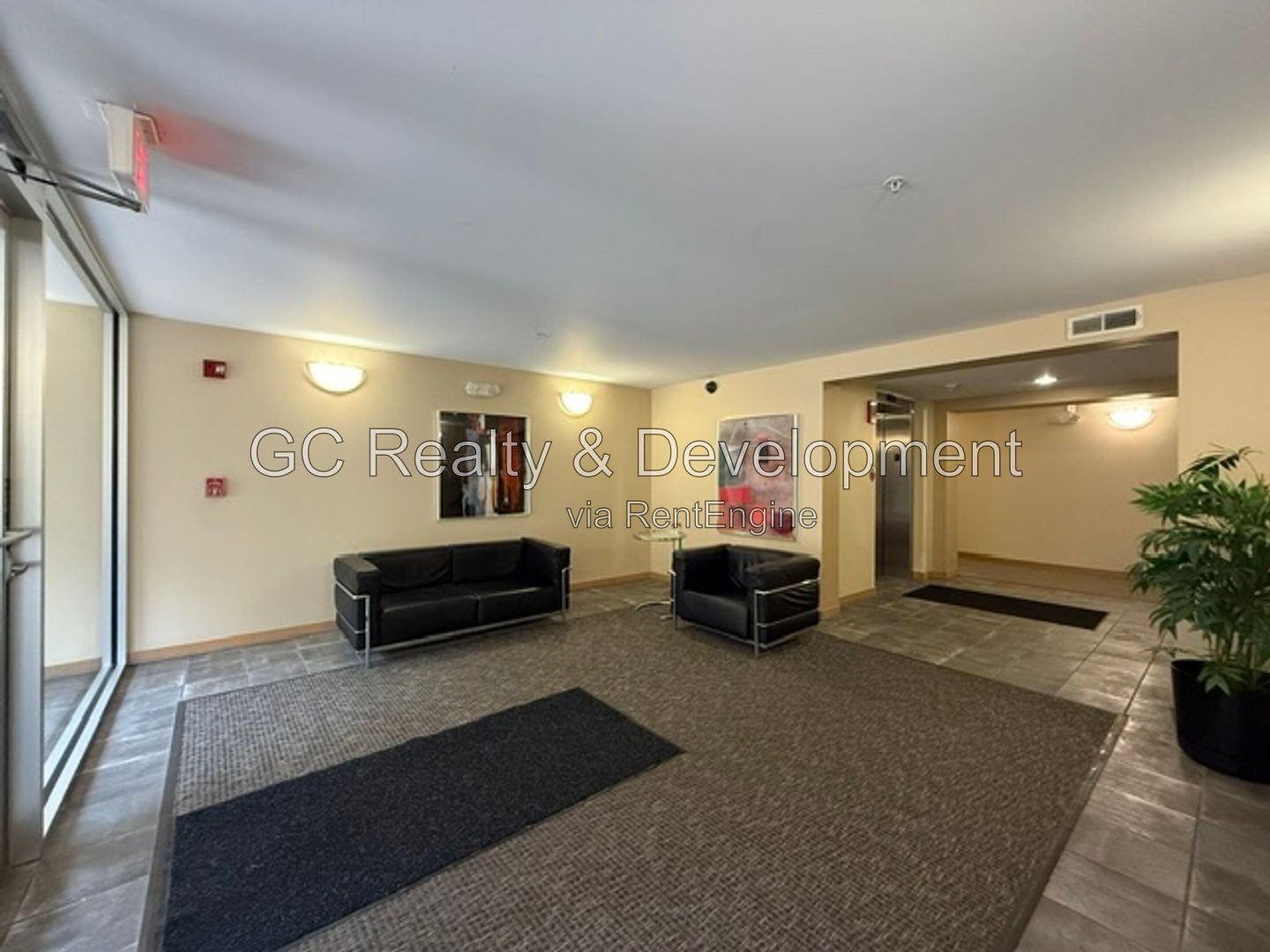 *** RECENTLY UPDATED 2BR - 2BA / CENTRAL AIR / IN-UNIT LAUNDRY / GARAGE / SUNROOM / POOL ACCESS *** property image