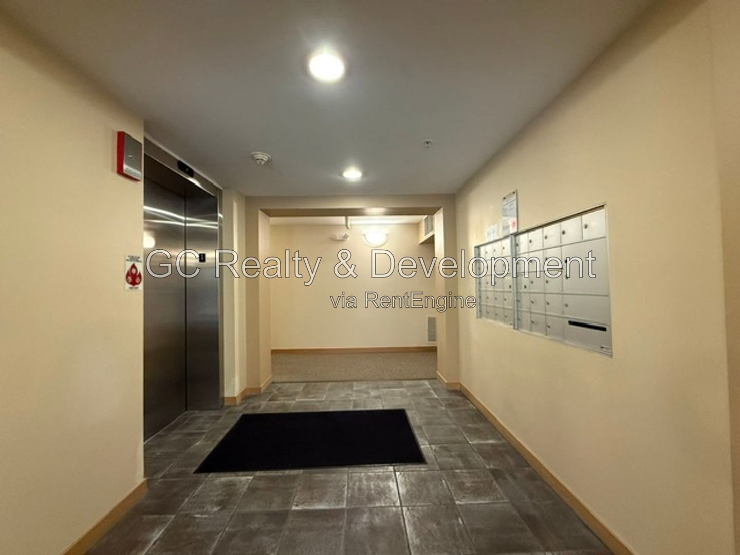 *** RECENTLY UPDATED 2BR - 2BA / CENTRAL AIR / IN-UNIT LAUNDRY / GARAGE / SUNROOM / POOL ACCESS *** property image