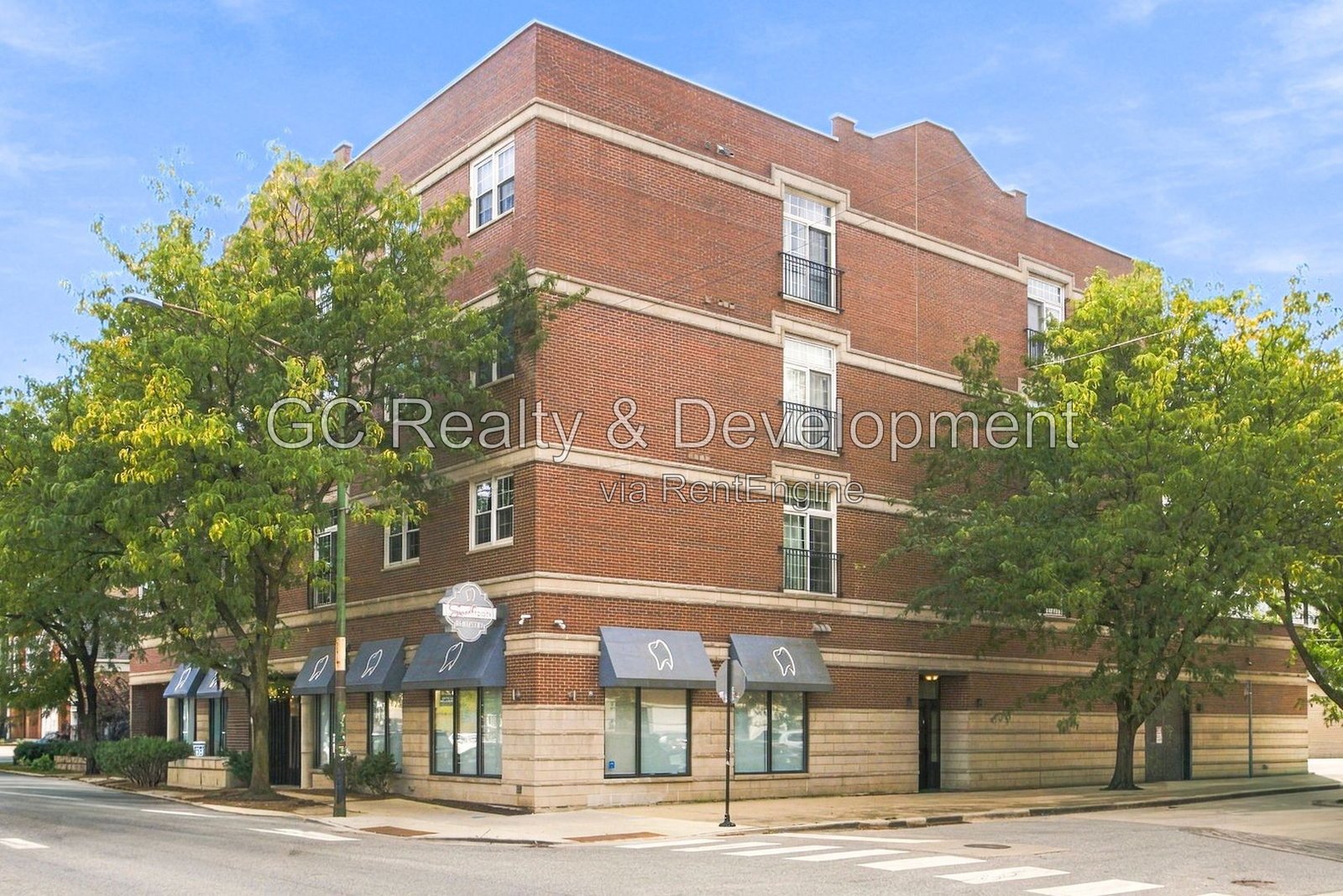 *** Spacious 3-Bedroom, 2-Bath Lincoln Park Condo with Private Rooftop Deck, Balcony & Parking *** property image