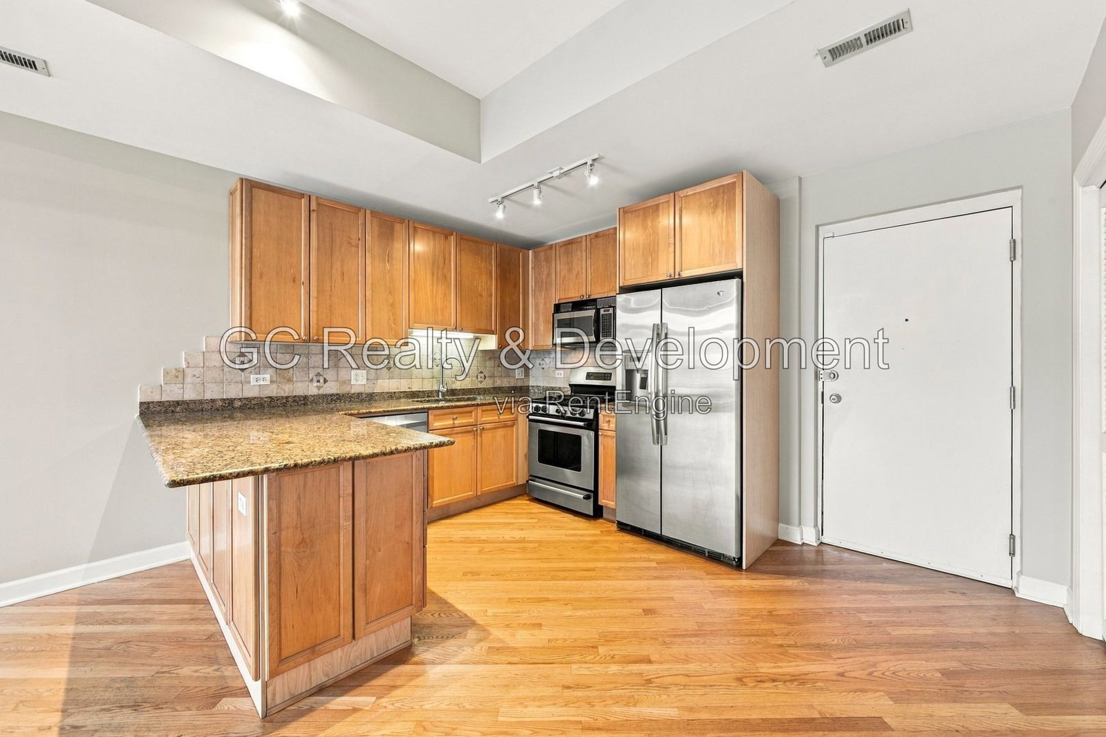 *** Spacious 3-Bedroom, 2-Bath Lincoln Park Condo with Private Rooftop Deck, Balcony & Parking *** property image
