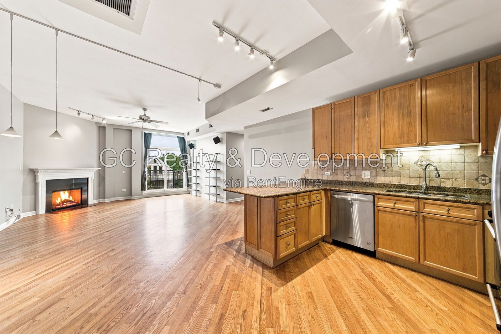 *** Spacious 3-Bedroom, 2-Bath Lincoln Park Condo with Private Rooftop Deck, Balcony & Parking *** property image