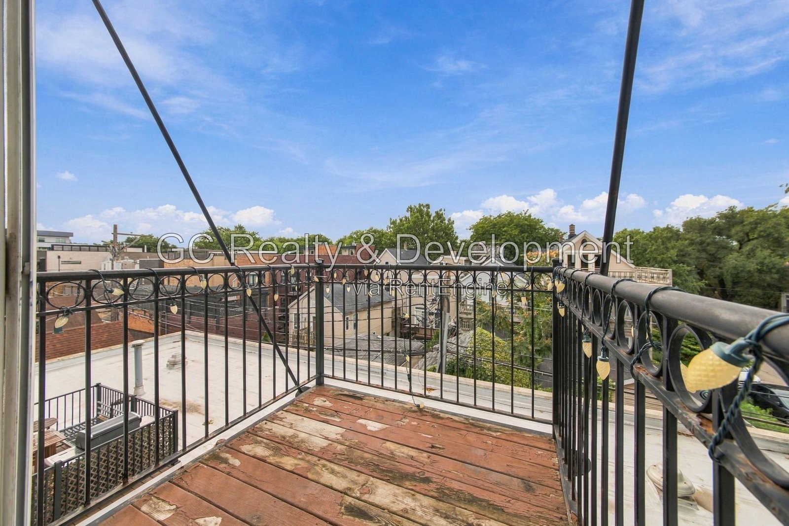 *** Spacious 3-Bedroom, 2-Bath Lincoln Park Condo with Private Rooftop Deck, Balcony & Parking *** property image