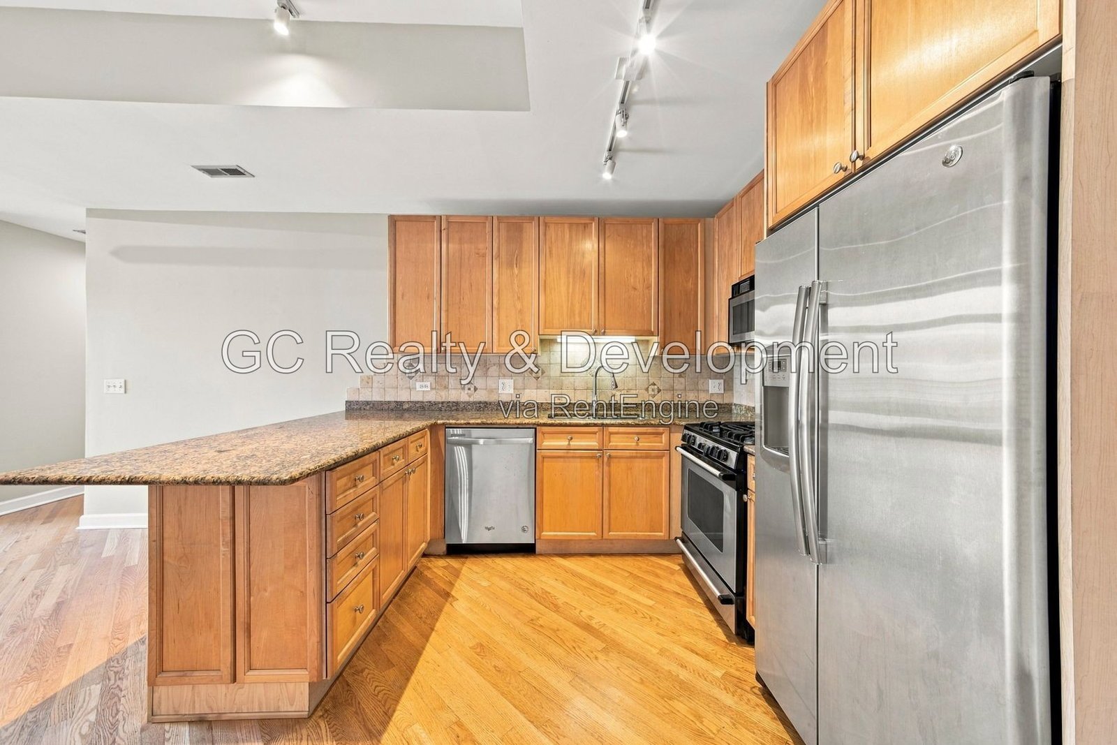 *** Spacious 3-Bedroom, 2-Bath Lincoln Park Condo with Private Rooftop Deck, Balcony & Parking *** property image