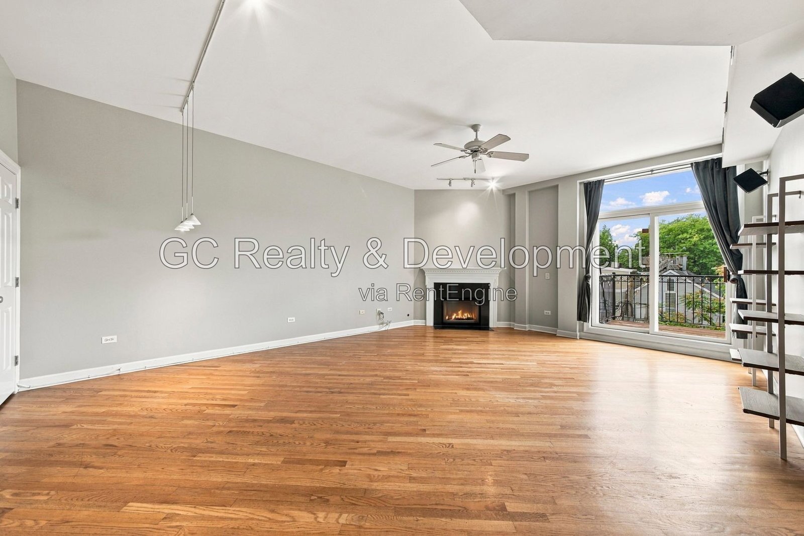 *** Spacious 3-Bedroom, 2-Bath Lincoln Park Condo with Private Rooftop Deck, Balcony & Parking *** property image