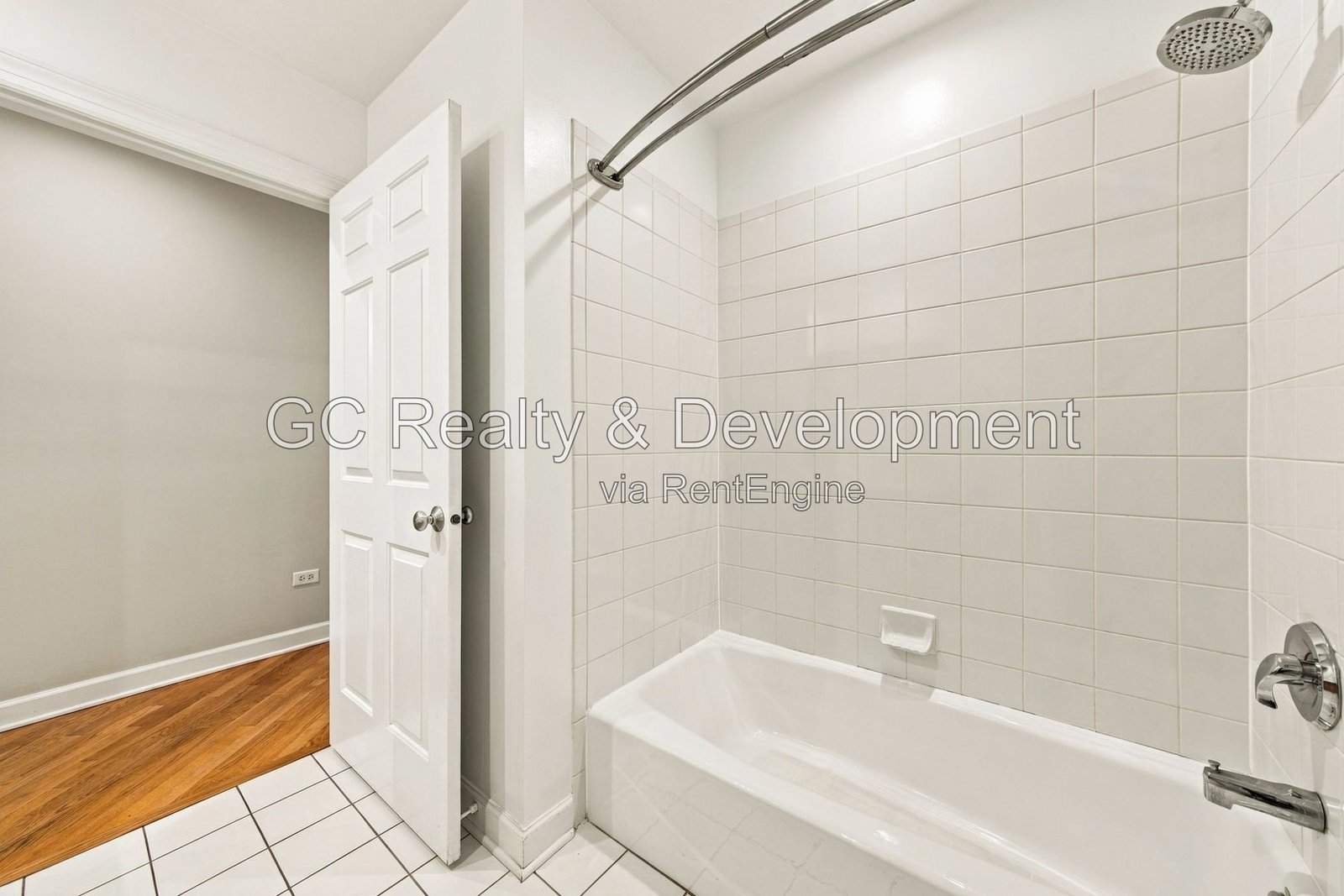 *** Spacious 3-Bedroom, 2-Bath Lincoln Park Condo with Private Rooftop Deck, Balcony & Parking *** property image
