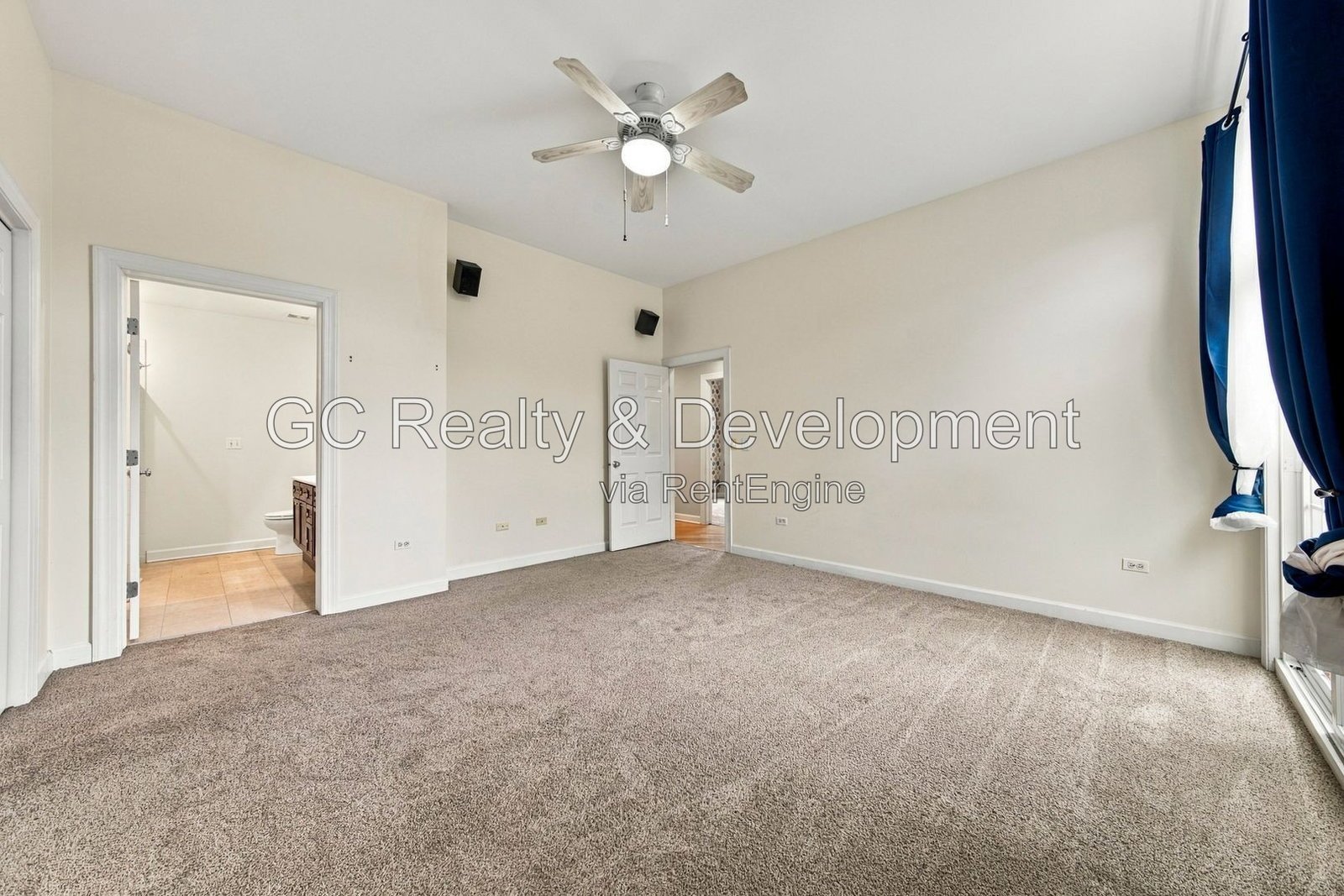 *** Spacious 3-Bedroom, 2-Bath Lincoln Park Condo with Private Rooftop Deck, Balcony & Parking *** property image