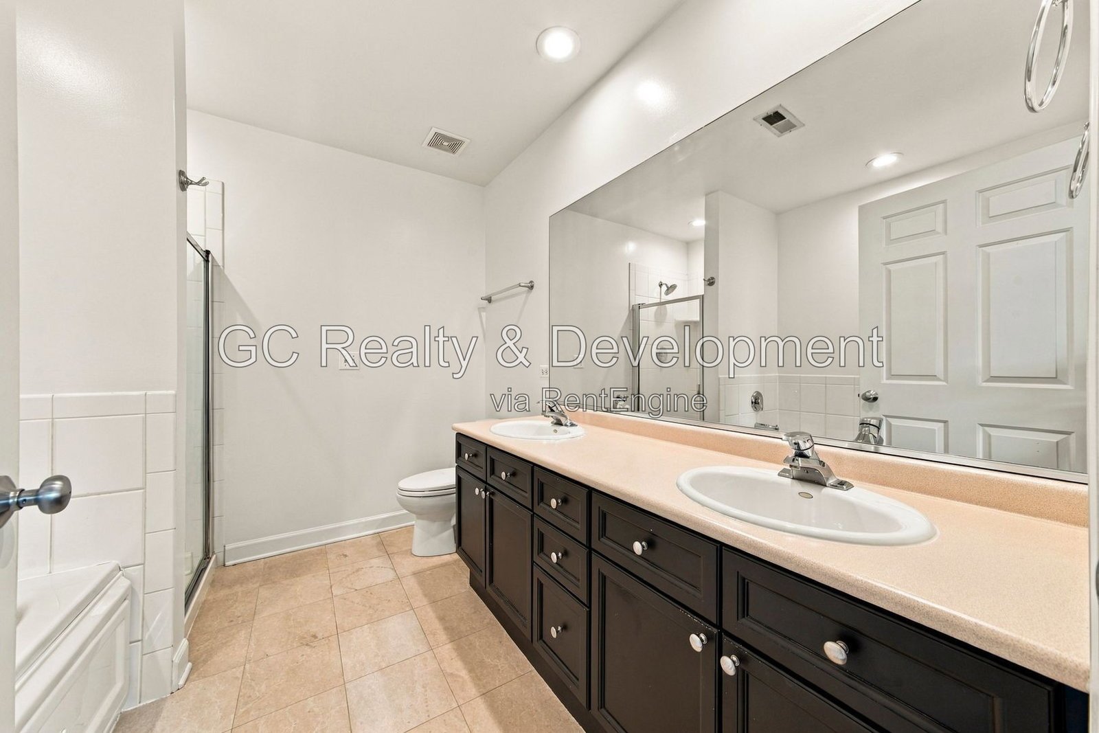 *** Spacious 3-Bedroom, 2-Bath Lincoln Park Condo with Private Rooftop Deck, Balcony & Parking *** property image