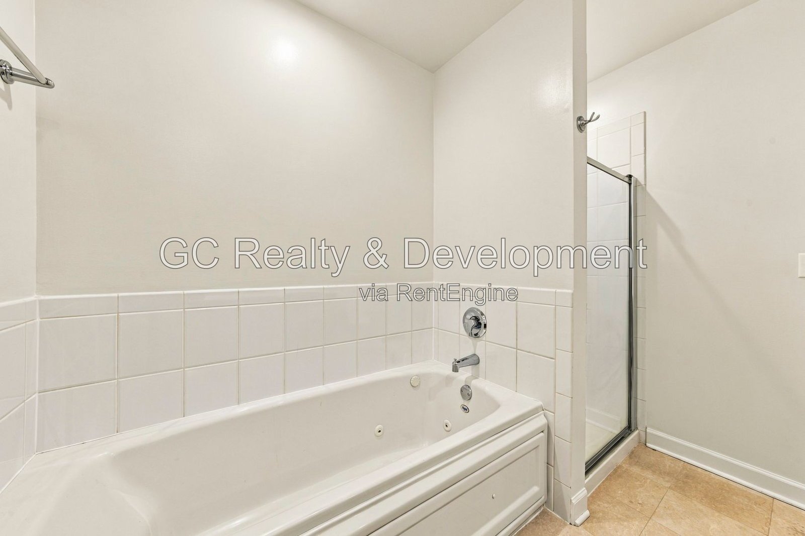 *** Spacious 3-Bedroom, 2-Bath Lincoln Park Condo with Private Rooftop Deck, Balcony & Parking *** property image