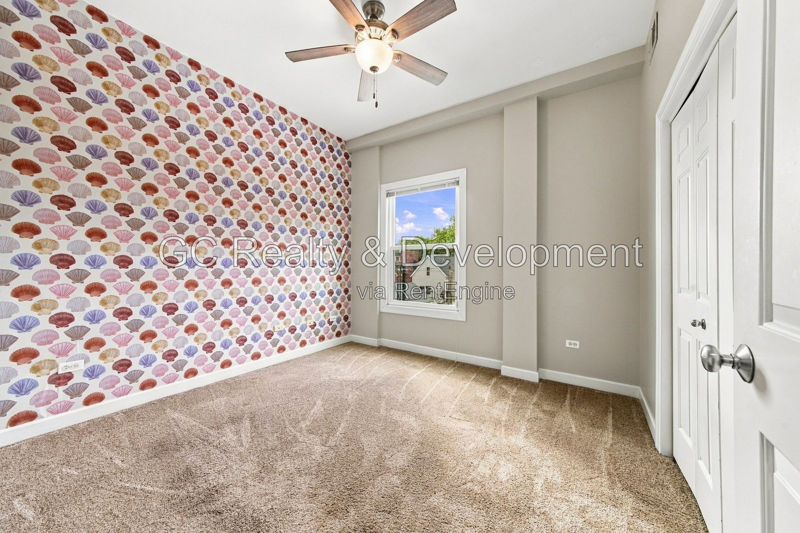 *** Spacious 3-Bedroom, 2-Bath Lincoln Park Condo with Private Rooftop Deck, Balcony & Parking *** property image