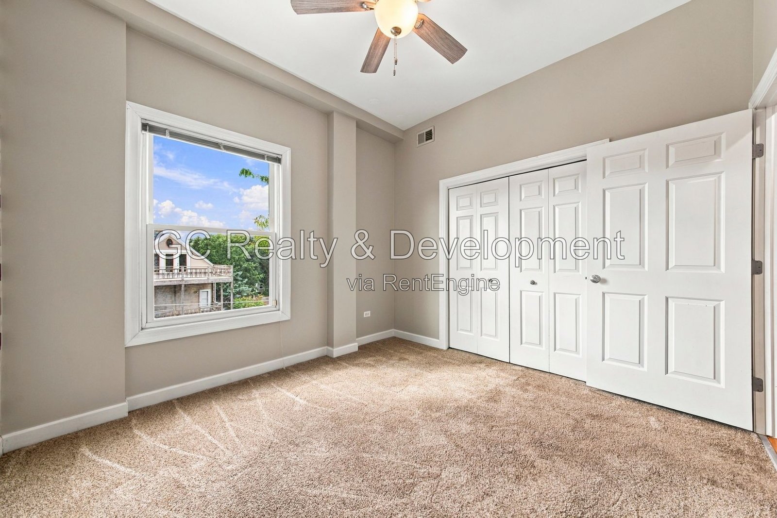 *** Spacious 3-Bedroom, 2-Bath Lincoln Park Condo with Private Rooftop Deck, Balcony & Parking *** property image