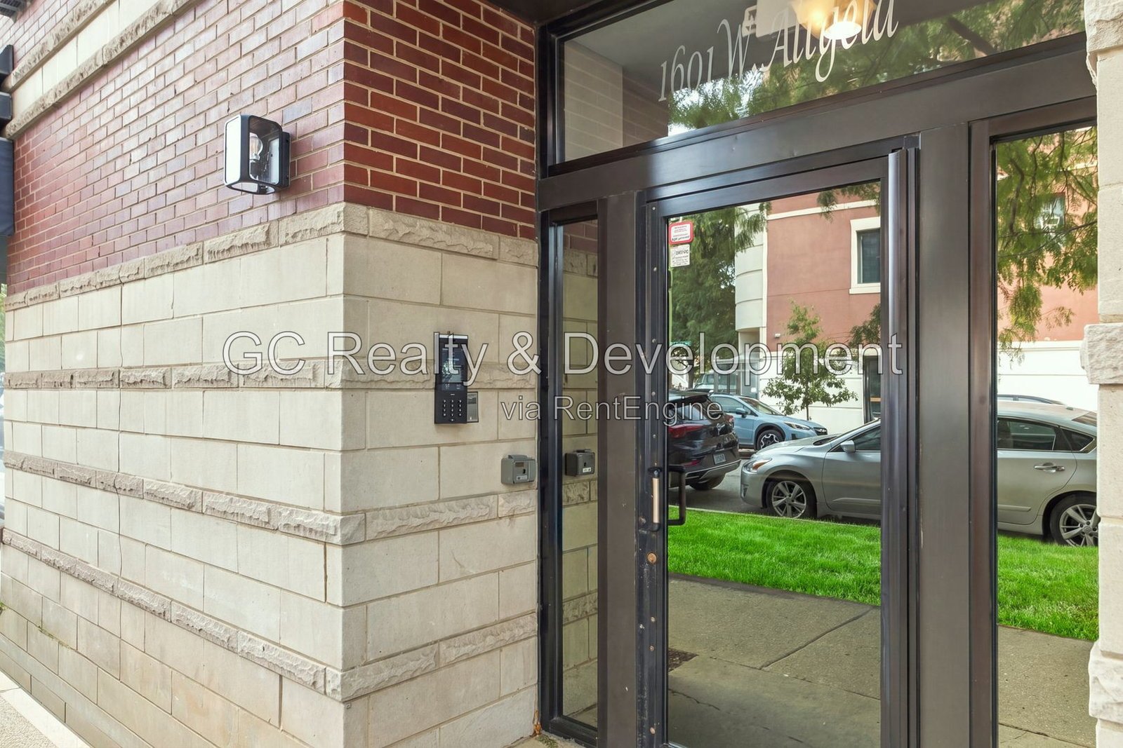 *** Spacious 3-Bedroom, 2-Bath Lincoln Park Condo with Private Rooftop Deck, Balcony & Parking *** property image