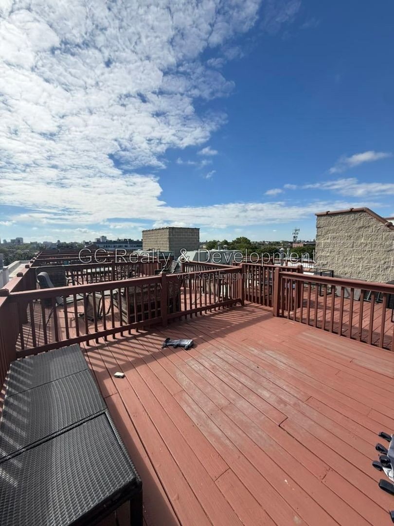 *** Spacious 3-Bedroom, 2-Bath Lincoln Park Condo with Private Rooftop Deck, Balcony & Parking *** property image