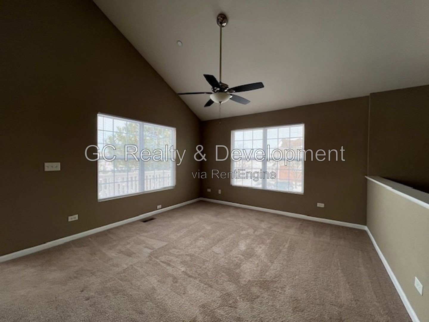 *** END UNIT TOWNHOUSE / W&D IN UNIT / PET FRIENDLY / SHOPPING NEARBY *** property image
