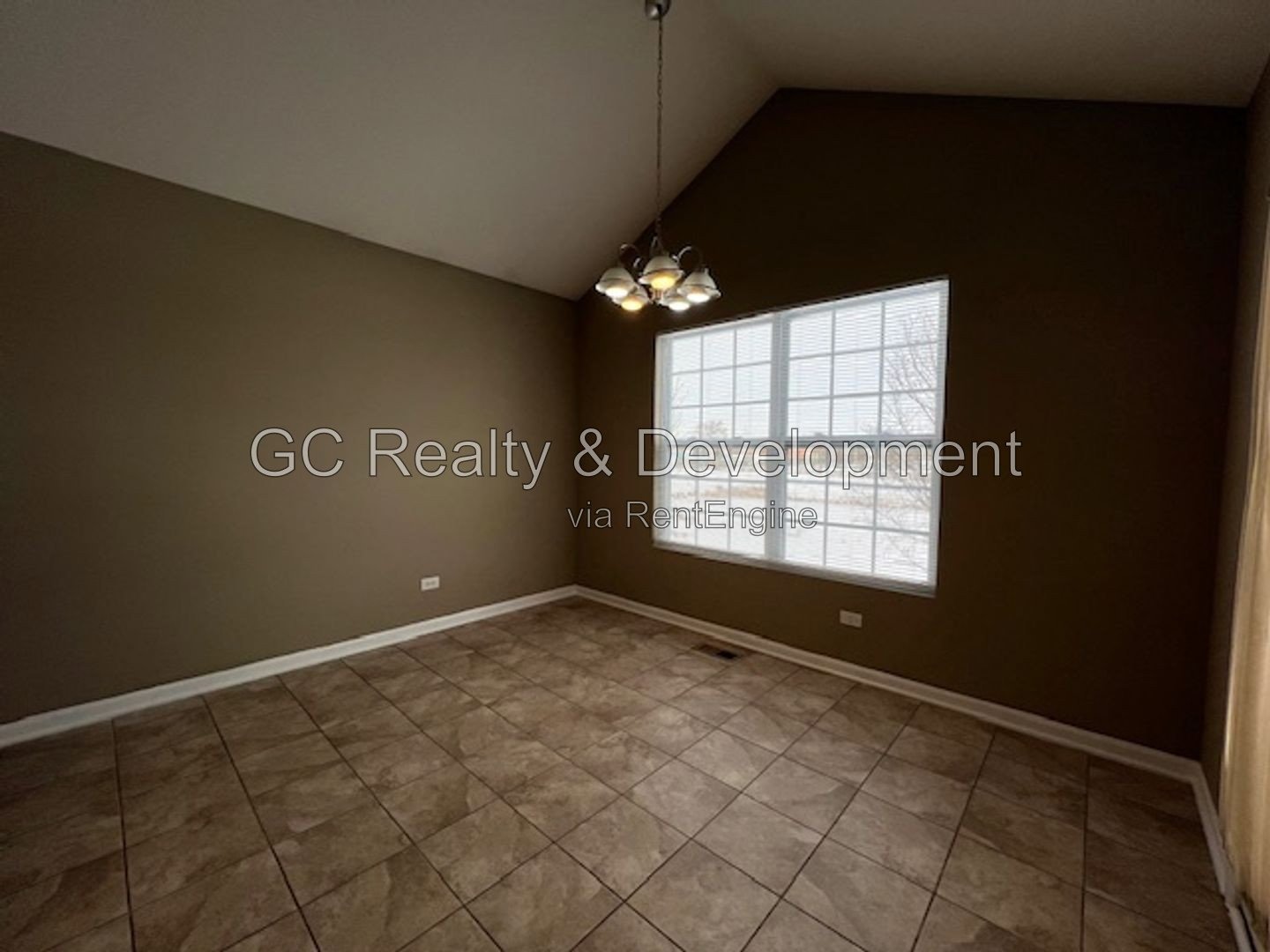 *** END UNIT TOWNHOUSE / W&D IN UNIT / PET FRIENDLY / SHOPPING NEARBY *** property image