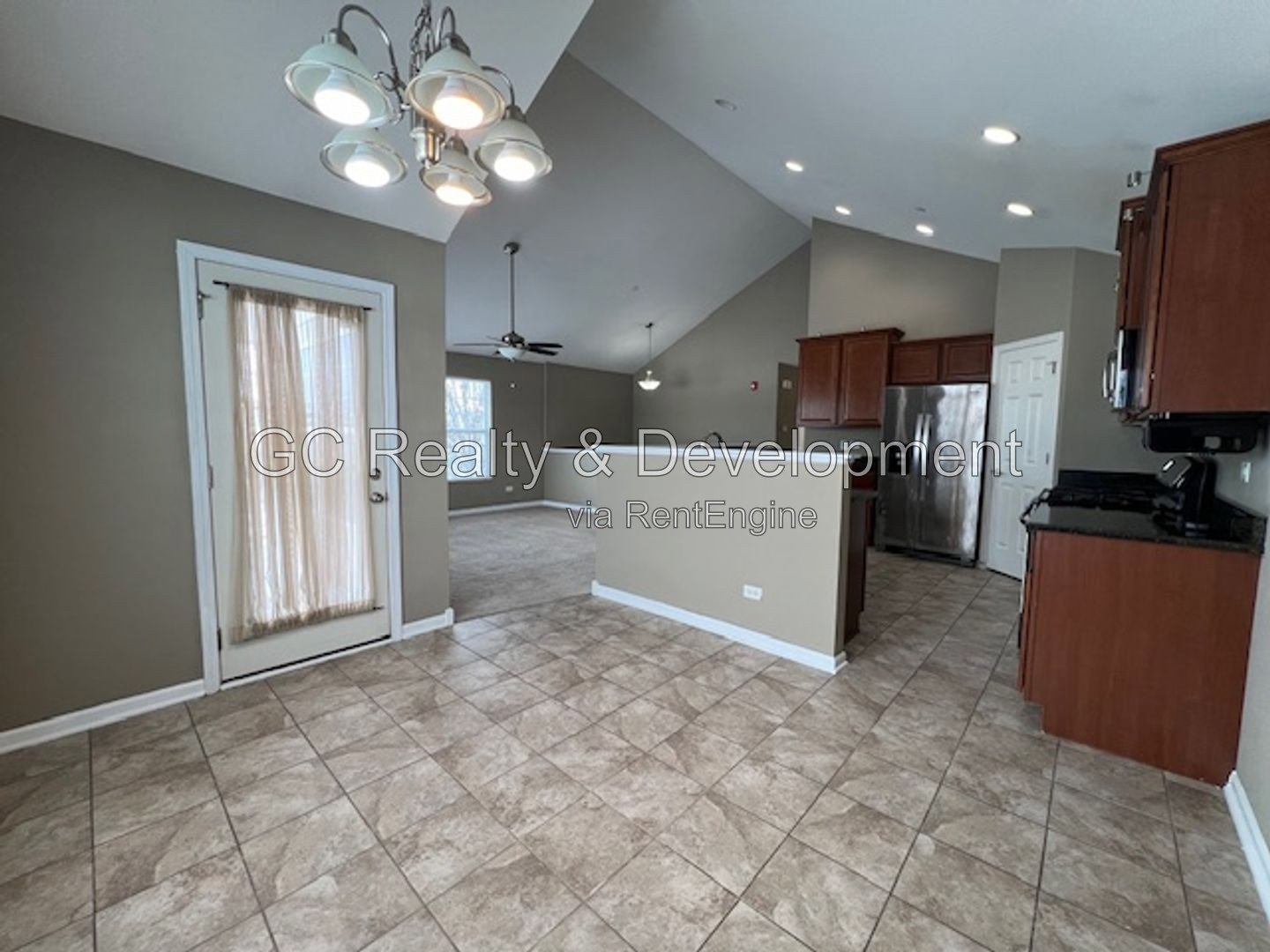 *** END UNIT TOWNHOUSE / W&D IN UNIT / PET FRIENDLY / SHOPPING NEARBY *** property image