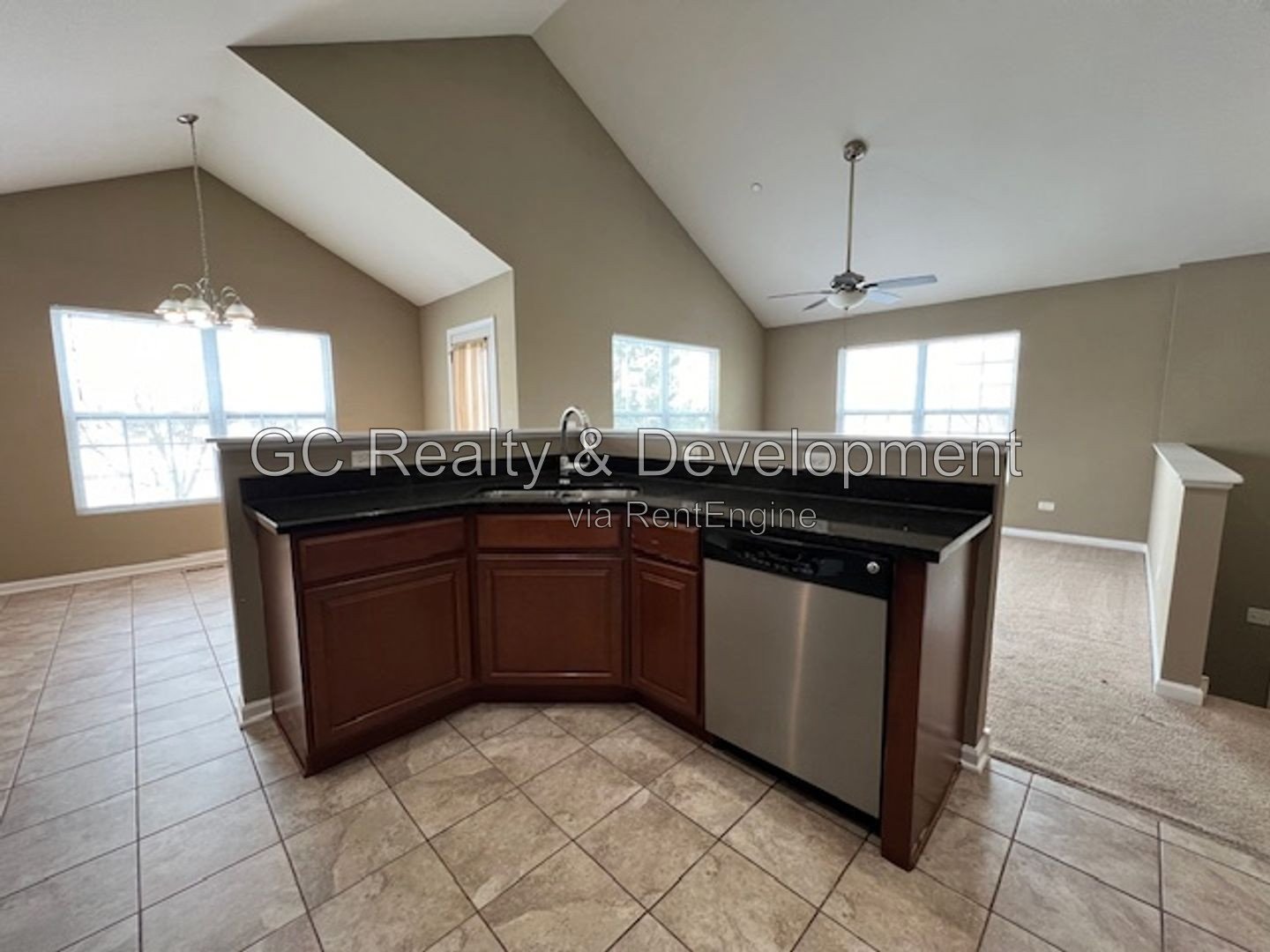 *** END UNIT TOWNHOUSE / W&D IN UNIT / PET FRIENDLY / SHOPPING NEARBY *** property image