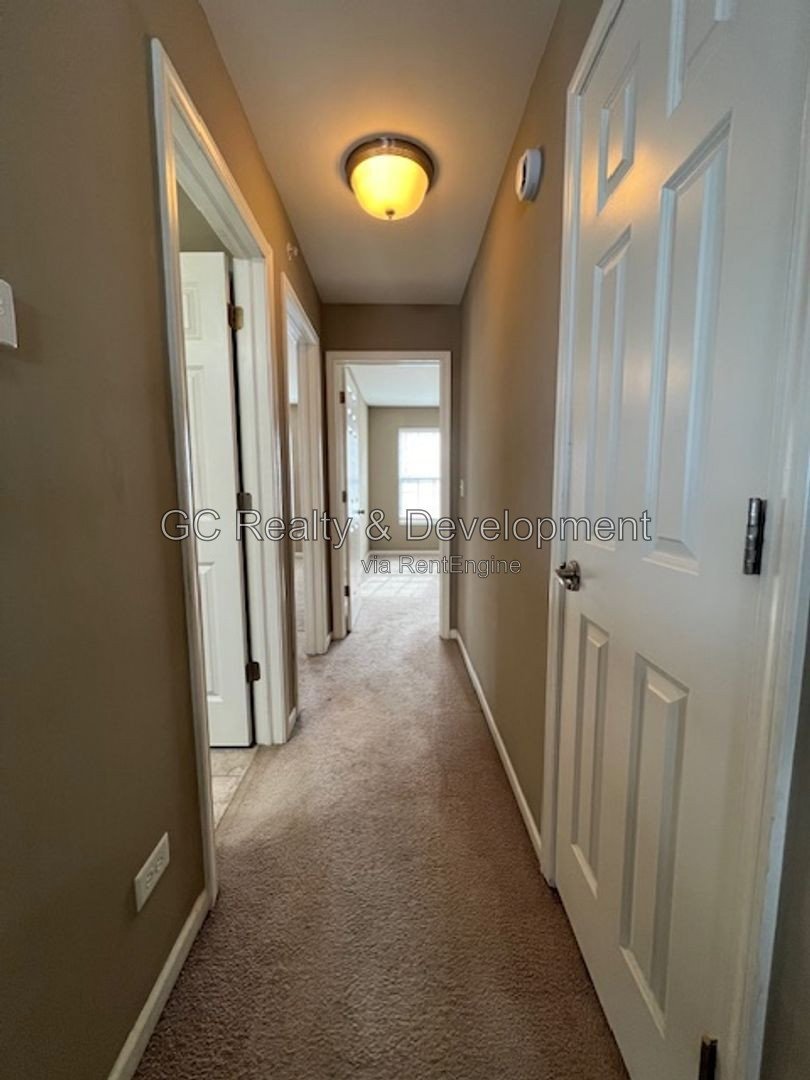 *** END UNIT TOWNHOUSE / W&D IN UNIT / PET FRIENDLY / SHOPPING NEARBY *** property image
