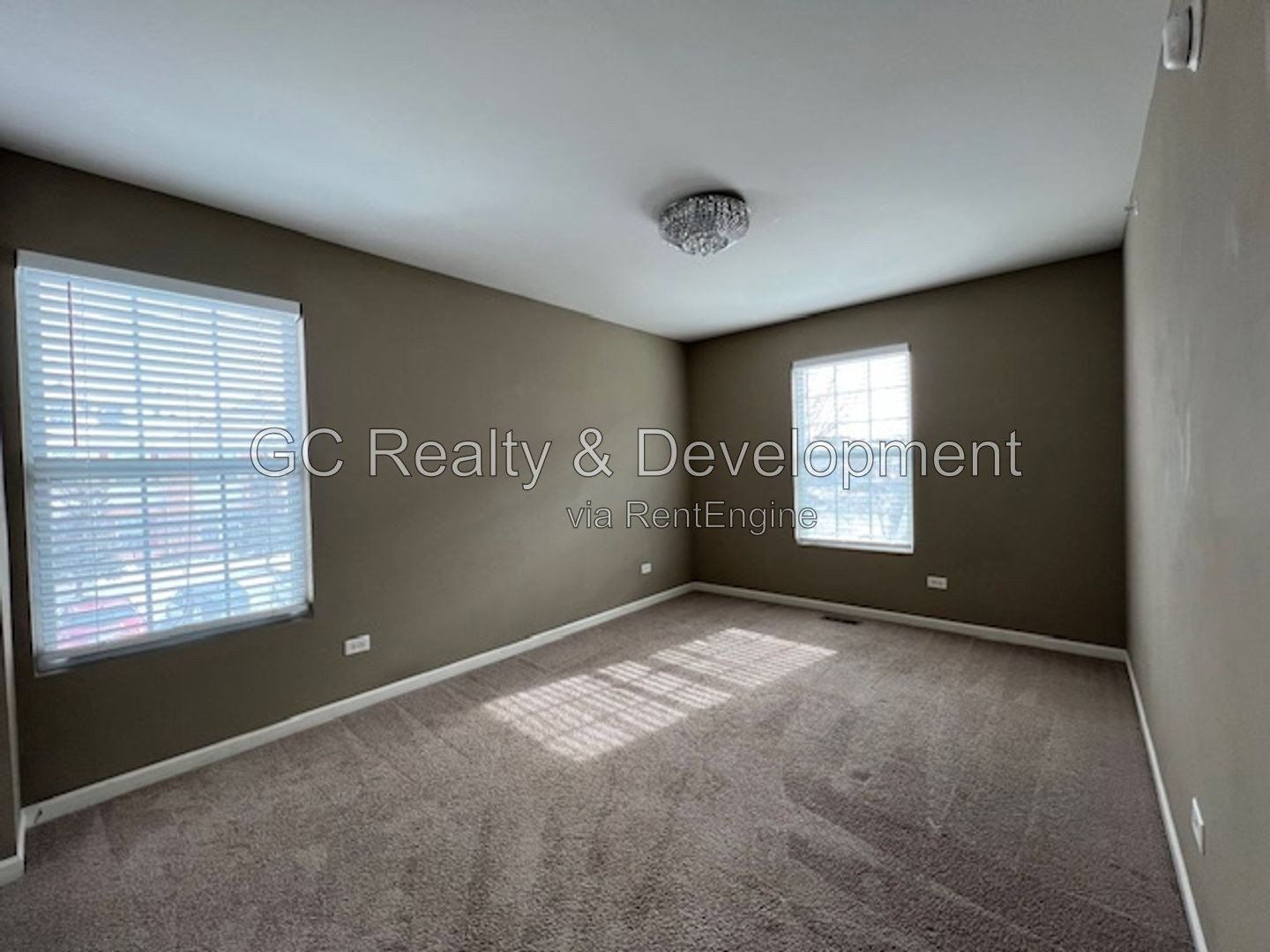 *** END UNIT TOWNHOUSE / W&D IN UNIT / PET FRIENDLY / SHOPPING NEARBY *** property image