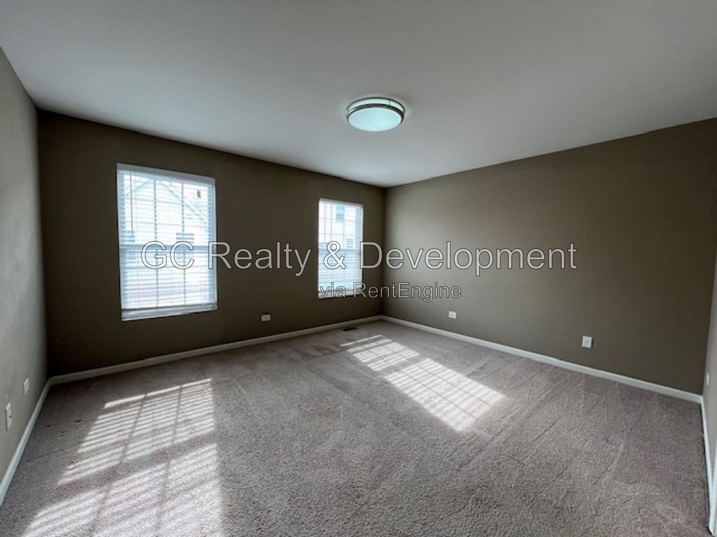 *** END UNIT TOWNHOUSE / W&D IN UNIT / PET FRIENDLY / SHOPPING NEARBY *** property image