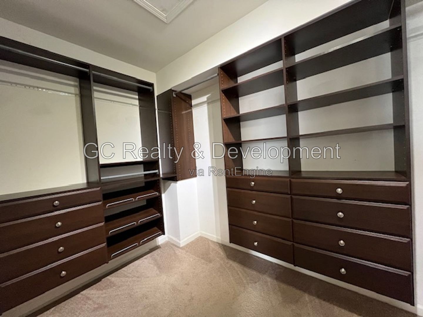 *** END UNIT TOWNHOUSE / W&D IN UNIT / PET FRIENDLY / SHOPPING NEARBY *** property image