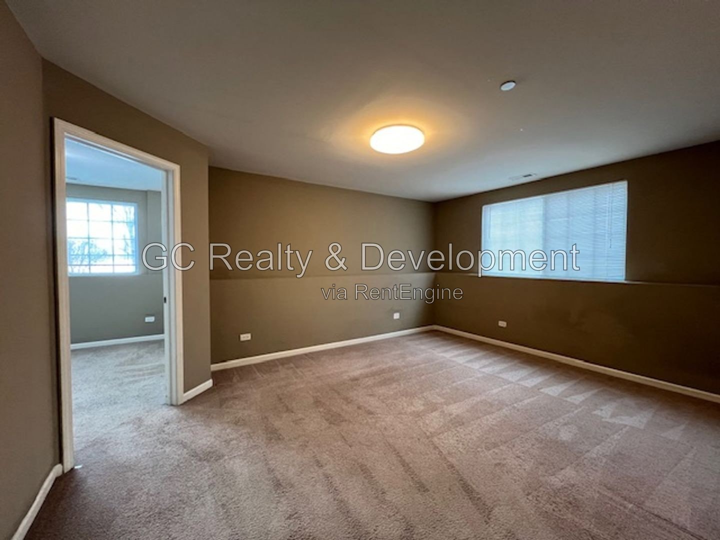 *** END UNIT TOWNHOUSE / W&D IN UNIT / PET FRIENDLY / SHOPPING NEARBY *** property image