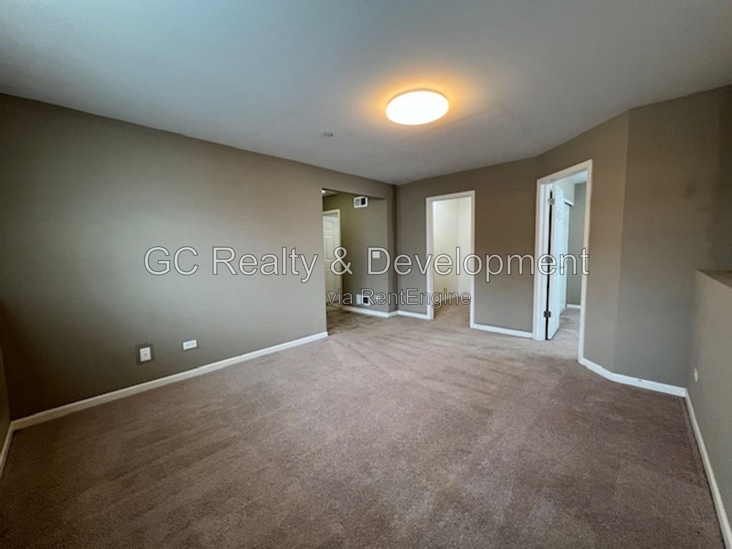 *** END UNIT TOWNHOUSE / W&D IN UNIT / PET FRIENDLY / SHOPPING NEARBY *** property image
