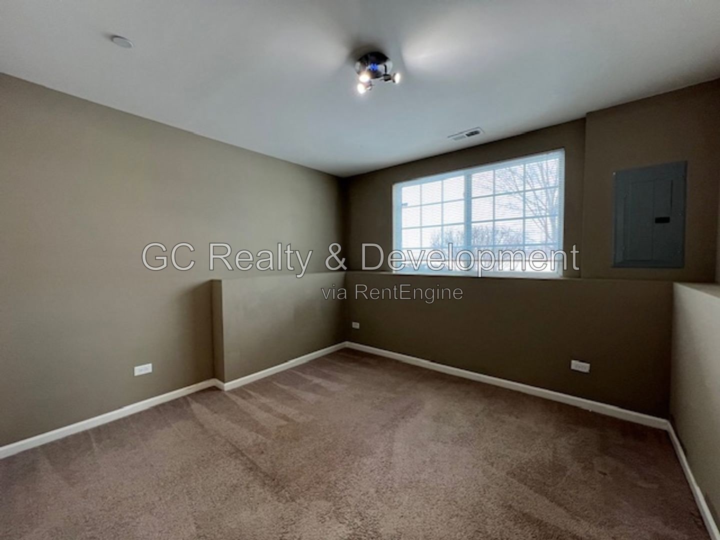 *** END UNIT TOWNHOUSE / W&D IN UNIT / PET FRIENDLY / SHOPPING NEARBY *** property image