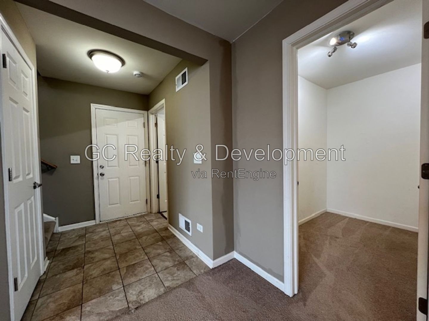 *** END UNIT TOWNHOUSE / W&D IN UNIT / PET FRIENDLY / SHOPPING NEARBY *** property image