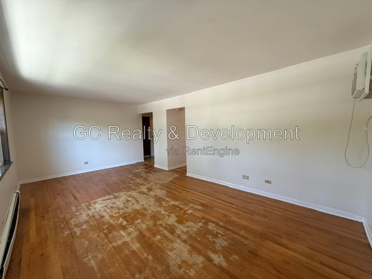 *** 2 BDRM / ONLY PAY ELECTRIC / COMMON AREA LAUNDRY / 2 PARKING INCL *** property image