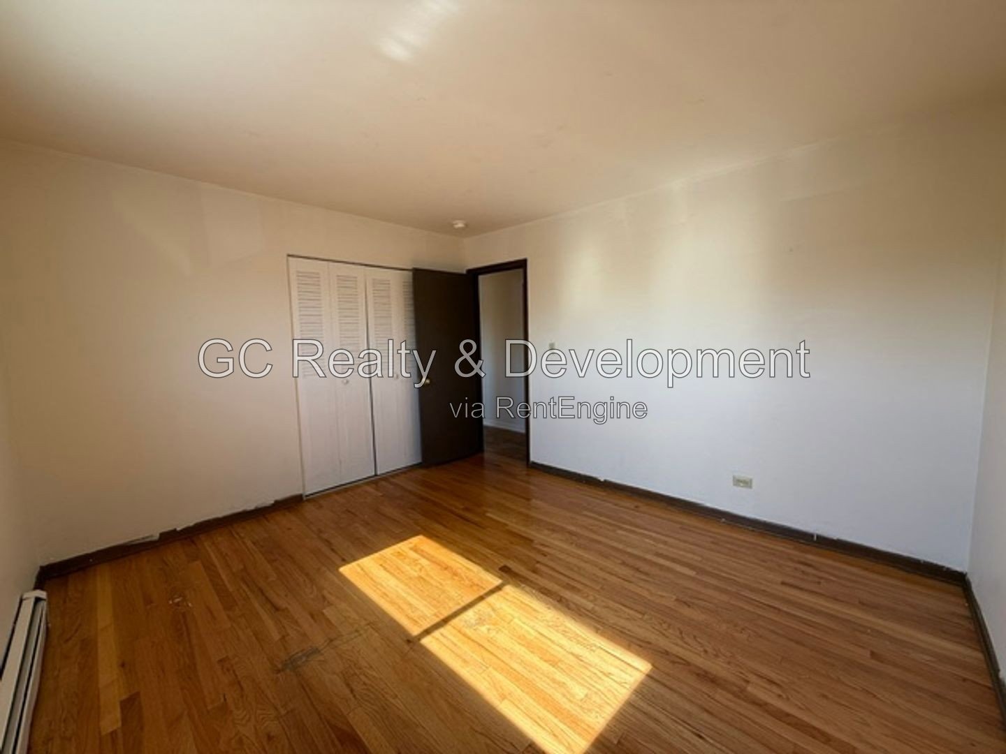 *** 2 BDRM / ONLY PAY ELECTRIC / COMMON AREA LAUNDRY / 2 PARKING INCL *** property image