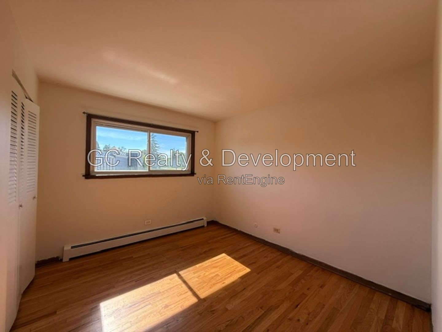 *** 2 BDRM / ONLY PAY ELECTRIC / COMMON AREA LAUNDRY / 2 PARKING INCL *** property image