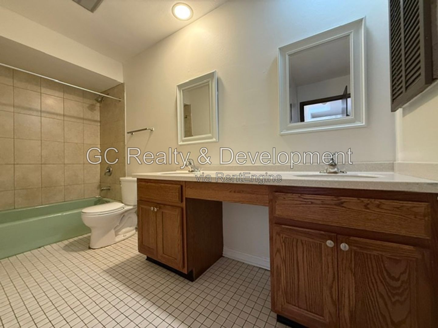 *** 2 BDRM / ONLY PAY ELECTRIC / COMMON AREA LAUNDRY / 2 PARKING INCL *** property image